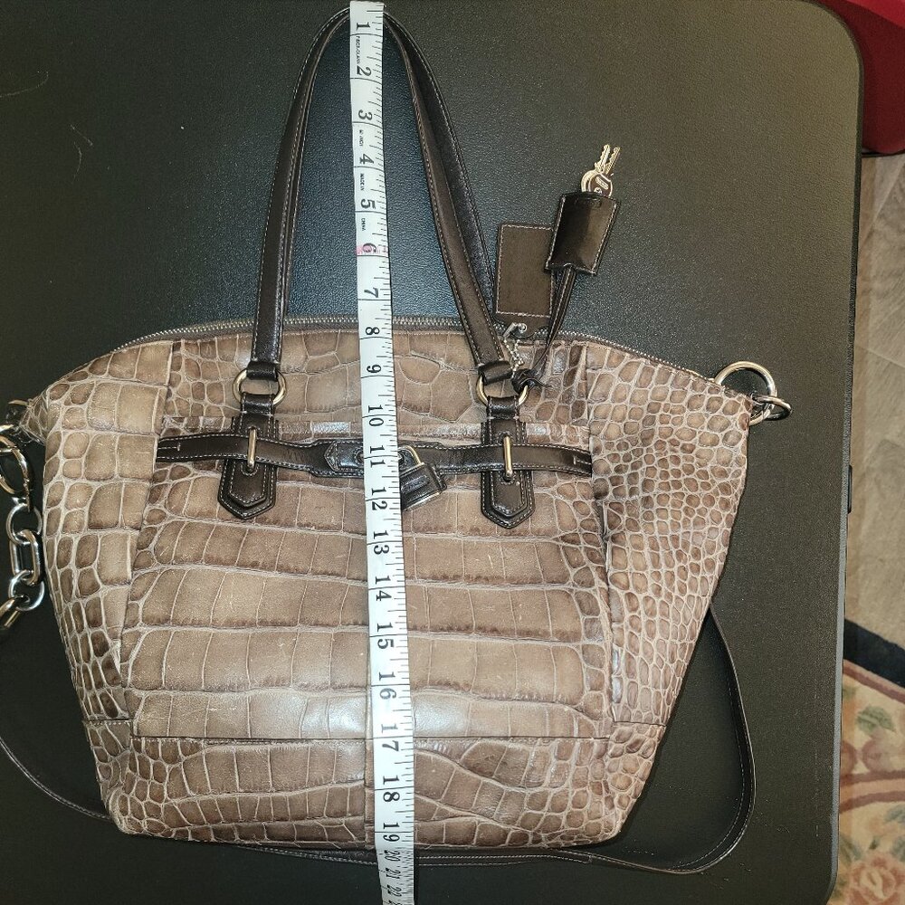 π RARE COACH BAG WITH COACH LOCK AND KEY w detachable strap - Picture 7 of 9